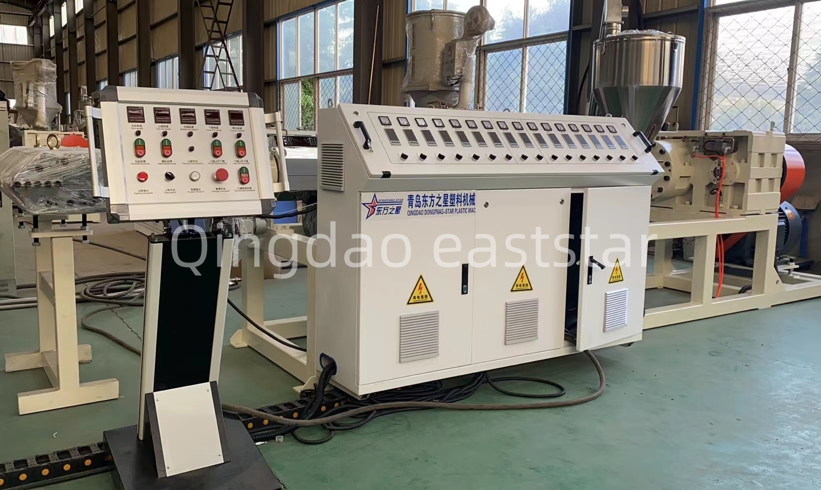 Како професионалната линија за производство на дренажни плочи од ПЕ го обезбедува квалитетот на системите за одводнување на зградите?