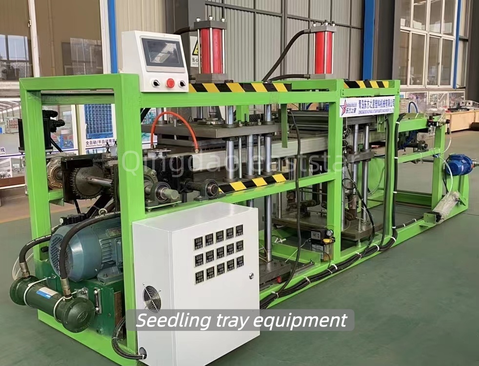 Индиските клиенти посетуваат садници и опрема за контрола на коренот, разговарајќи за модерни решенија за земјоделско садење