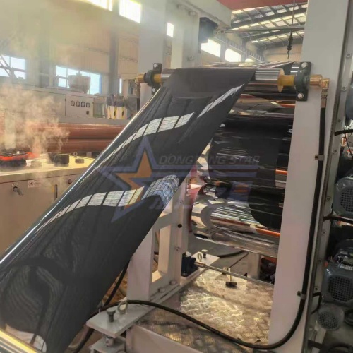 Клиентот на Дежоу ја проверува опремата на POK HIPS