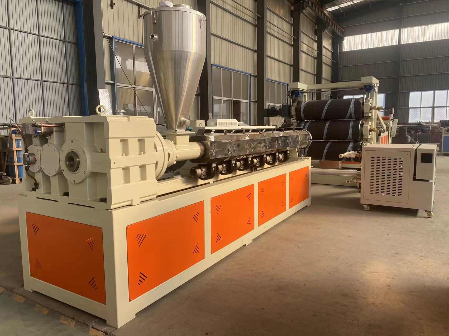 Линија за производство на проѕирна кристална плоча од PVC